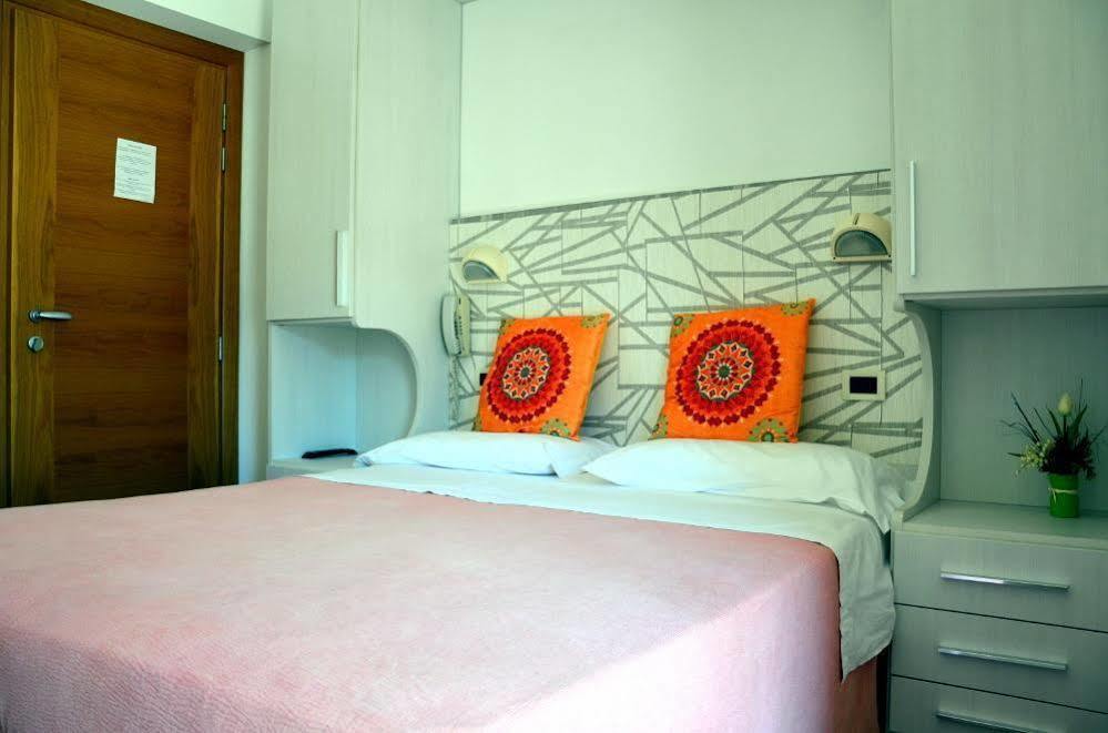 Hotel Luana Rimini Exterior photo